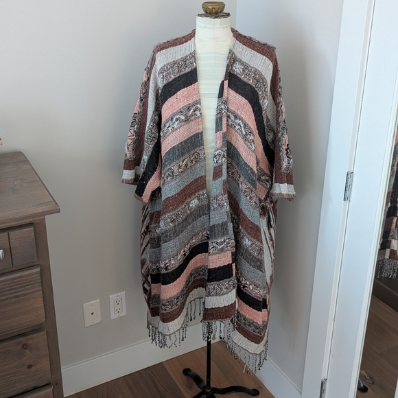 paparazzi Other - Paparazzi Kaftan Wool Blend